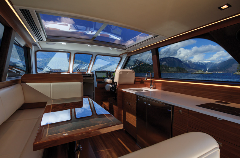 Coastal Craft 33 Express Salon, Photo: Alex Kwanten